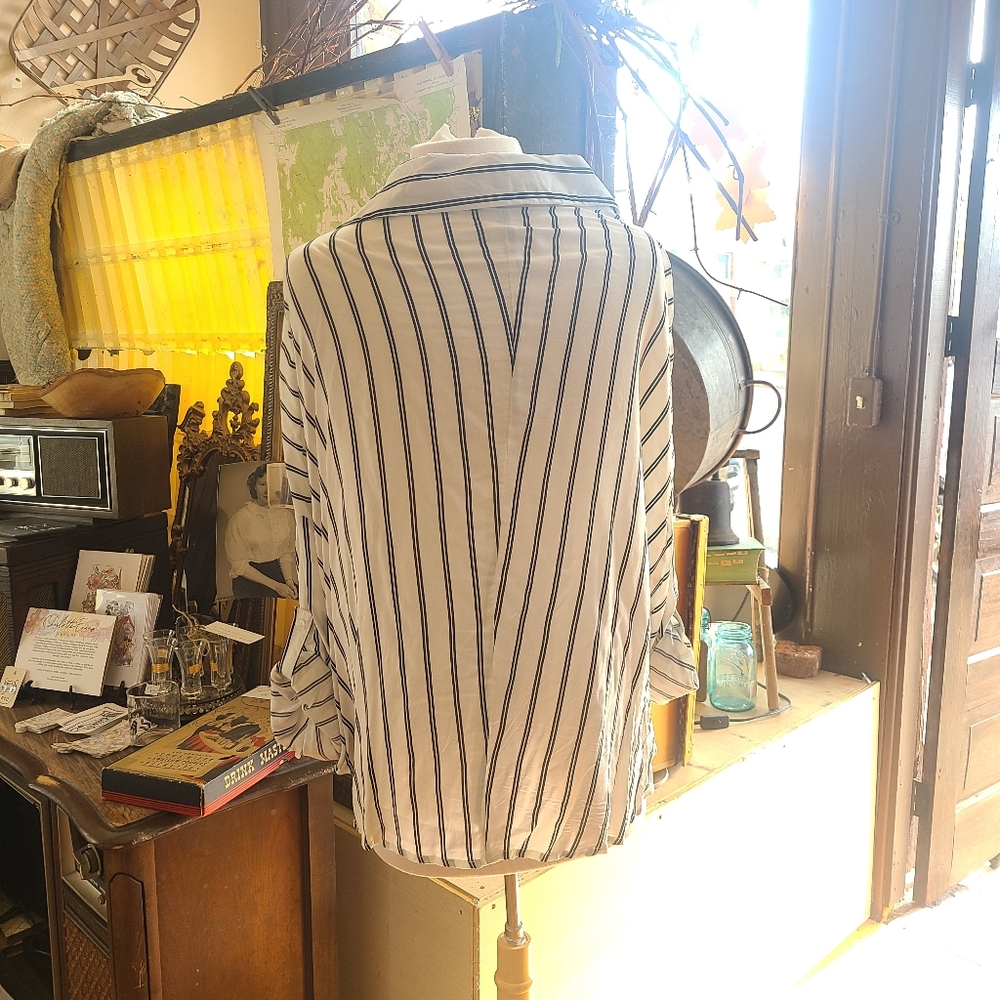 KLD Twisted button down - Picture 3 of 7